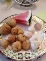 Frietierte Banane Melone Und Litchee Als Dessert Uvm